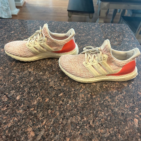 Women’s Ultra boost 7.5 - Picture 1 of 6